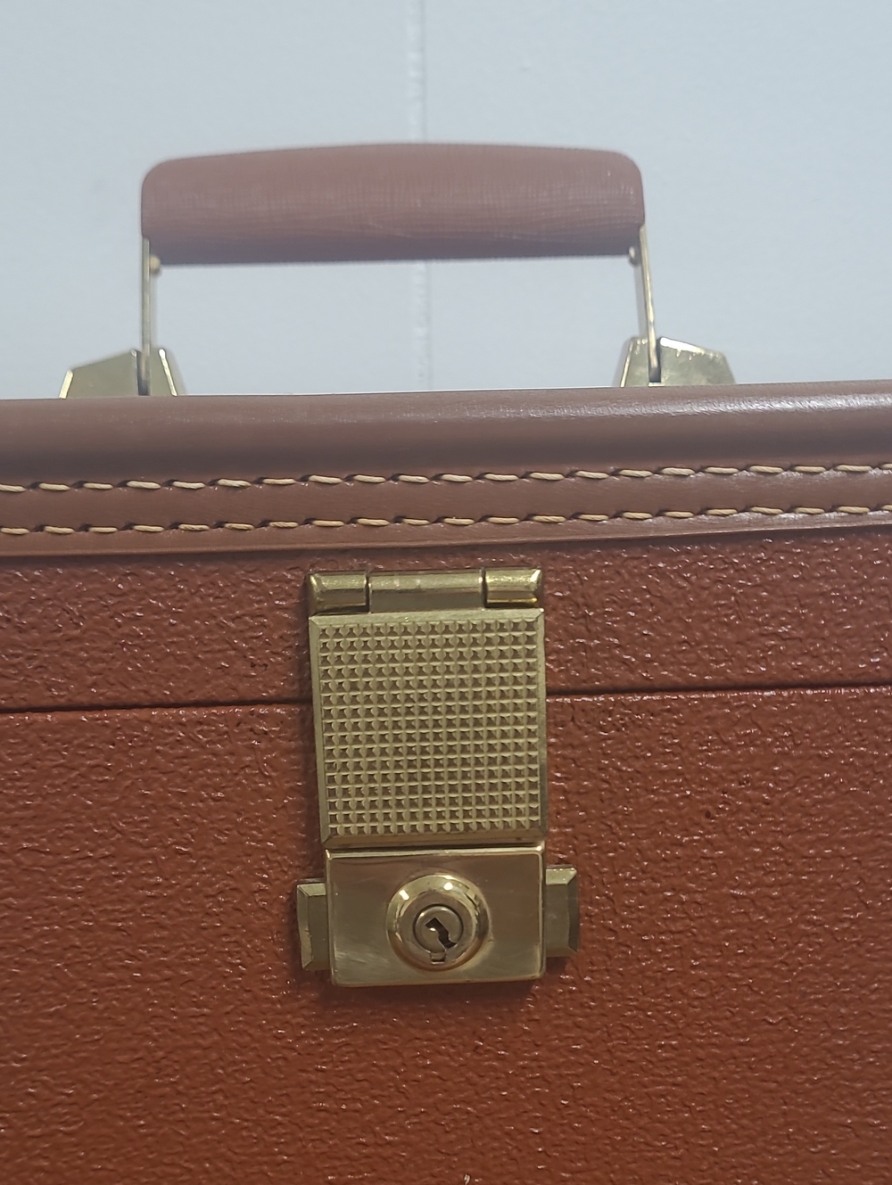 Starline Vintage Lady Baltimore Luggage Train/ Make-up Case w/Gold Tone Hardware - Picture 4 of 16